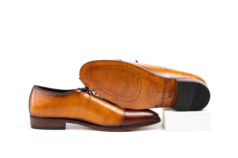 Brown/Cognac lace up oxford in cap toe