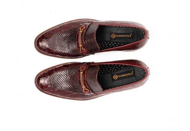 Apron Toe Crocodile Leather Loafers Fish Platted Cow Leather Shoes Men’s Buckle Loafers with Unique Texture Exotic Crocodile Patterned Loafers Luxury Apron Toe Leather Loafers Textured Leather Buckle Loafers Men’s Statement Leather Shoes High-End Crocodile Embossed Shoes