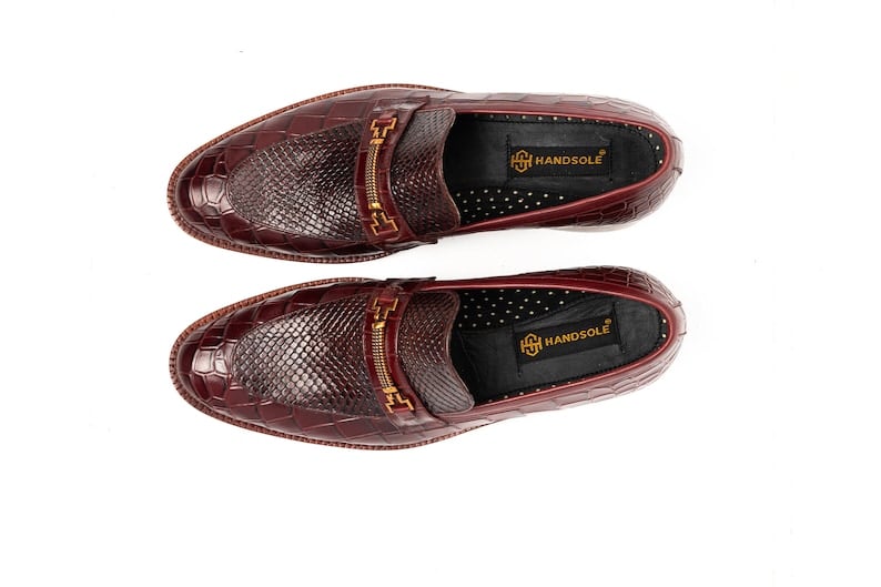 Apron Toe Crocodile Leather Loafers Fish Platted Cow Leather Shoes Men’s Buckle Loafers with Unique Texture Exotic Crocodile Patterned Loafers Luxury Apron Toe Leather Loafers Textured Leather Buckle Loafers Men’s Statement Leather Shoes High-End Crocodile Embossed Shoes