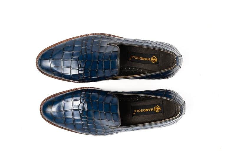 Single Piece Wholecut Loafers Croc Embossed Leather Slip-In Shoes Men’s Wholecut Crocodile Loafers Stylish Slip-In Wholecut Loafers Crocodile Pattern Leather Loafers Single Piece Leather Slip-On Shoes Elegant Croc Embossed Loafers Men’s Luxury Wholecut Shoes High-Quality Croc Leather Loafers Fashionable Slip-On Crocodile Loafers